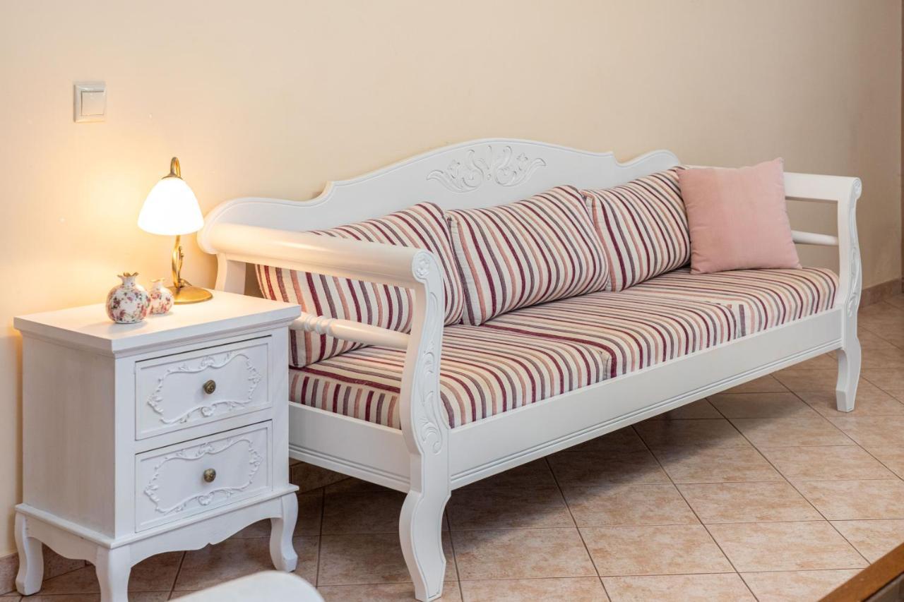 Artemis Superb 2 Bedroom Apartment 700 M Away From The Beach Miniá Kültér fotó