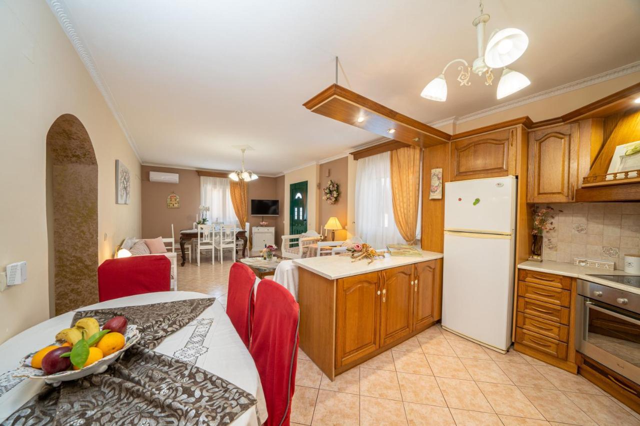 Artemis Superb 2 Bedroom Apartment 700 M Away From The Beach Miniá Kültér fotó