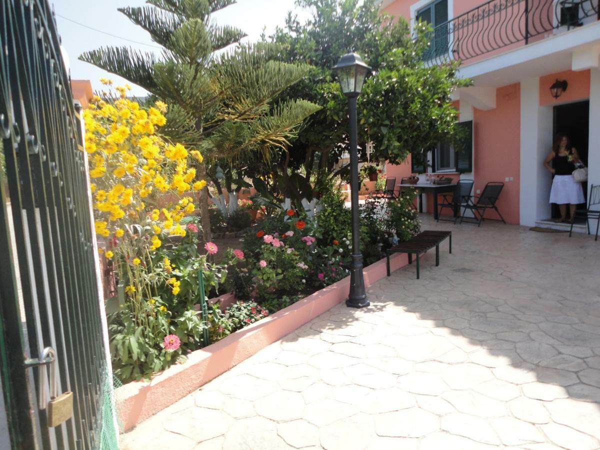 Artemis Superb 2 Bedroom Apartment 700 M Away From The Beach Miniá Kültér fotó